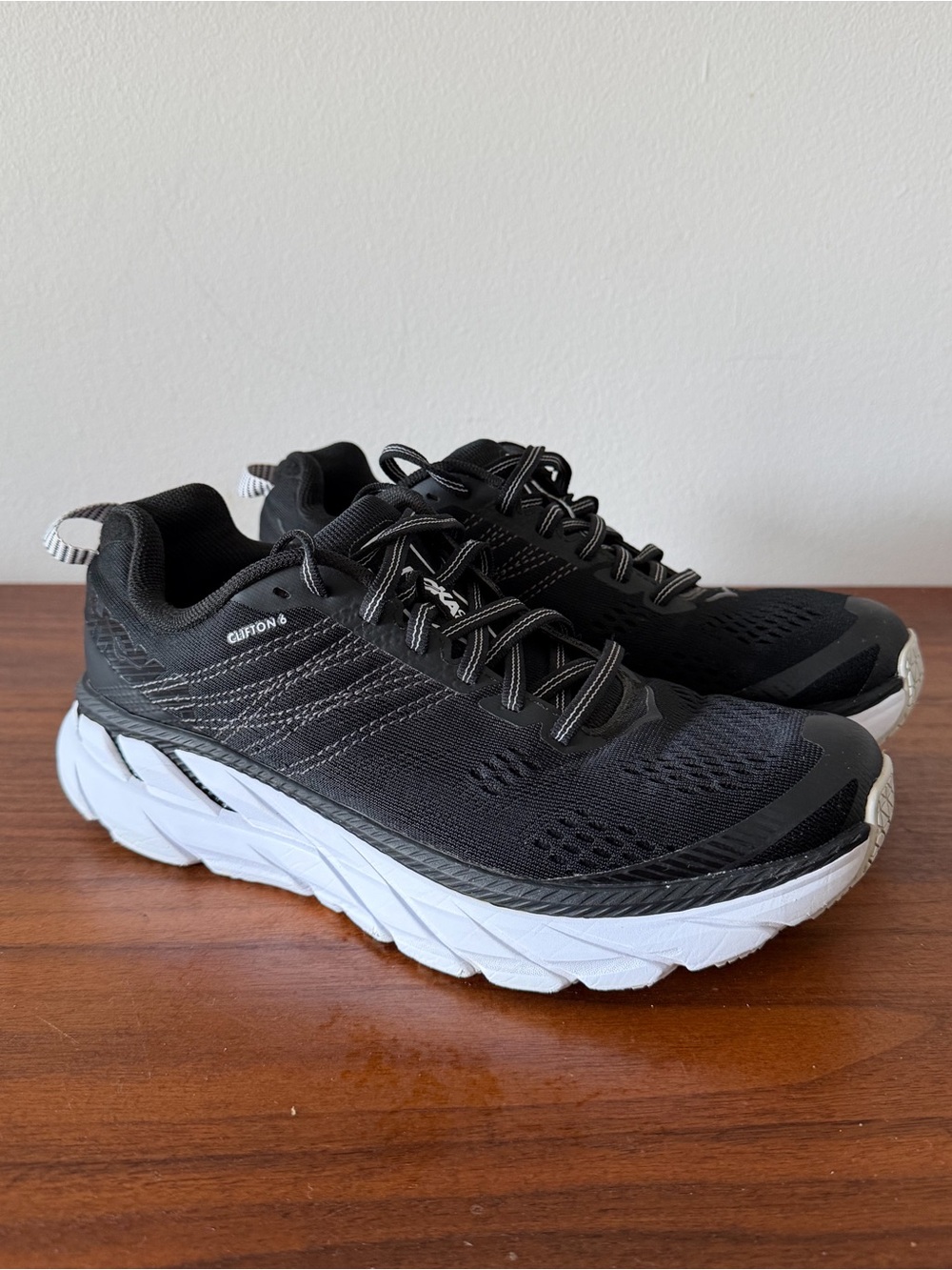 Hoka One One Women's 7.5 Clifton 6 Running Shoes Black White Athletic Sneakers